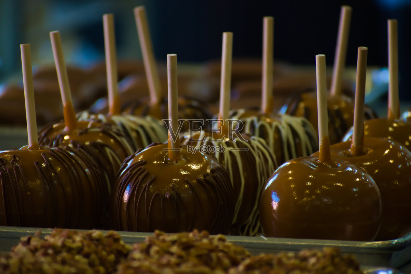 巧克力棒上的球照片摄影图片