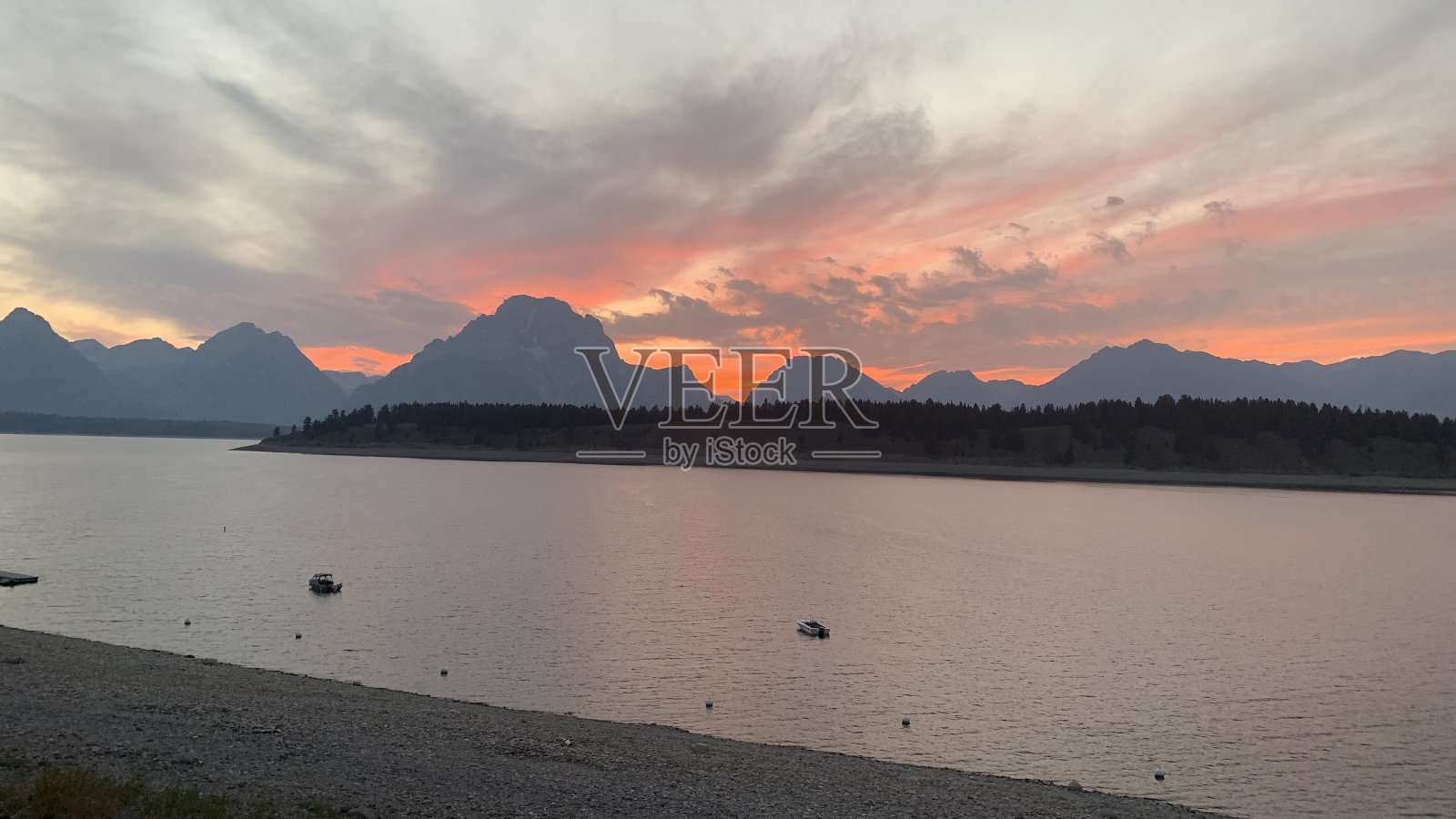 大提顿国家公园杰克逊湖上五彩缤纷的日落照片摄影图片