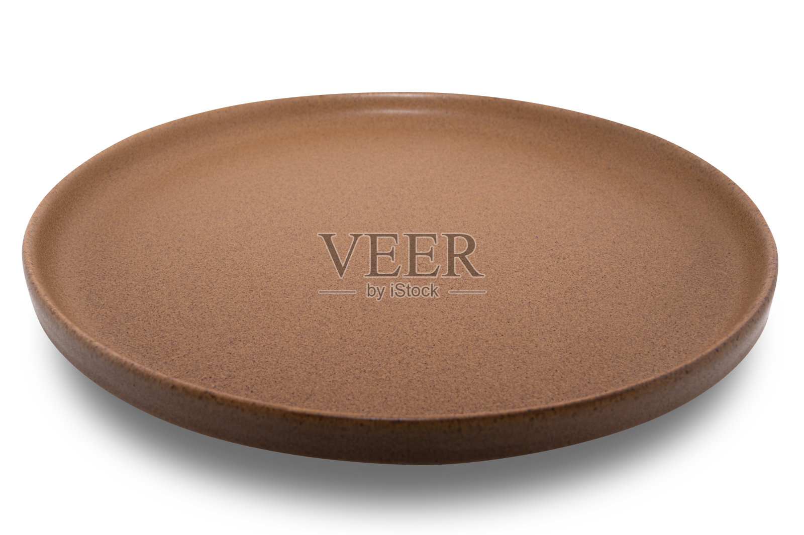 棕色圆形陶瓷板孤立在白色背景上。照片摄影图片