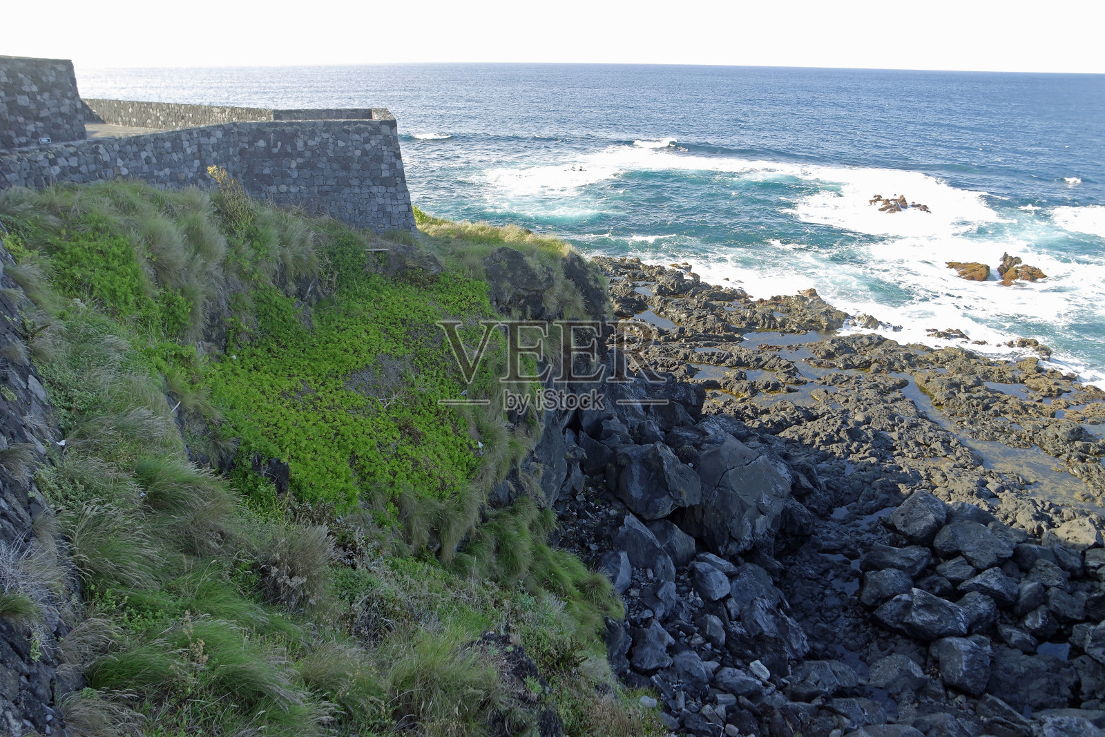 亚速尔群岛上风景优美的绿色山景照片摄影图片