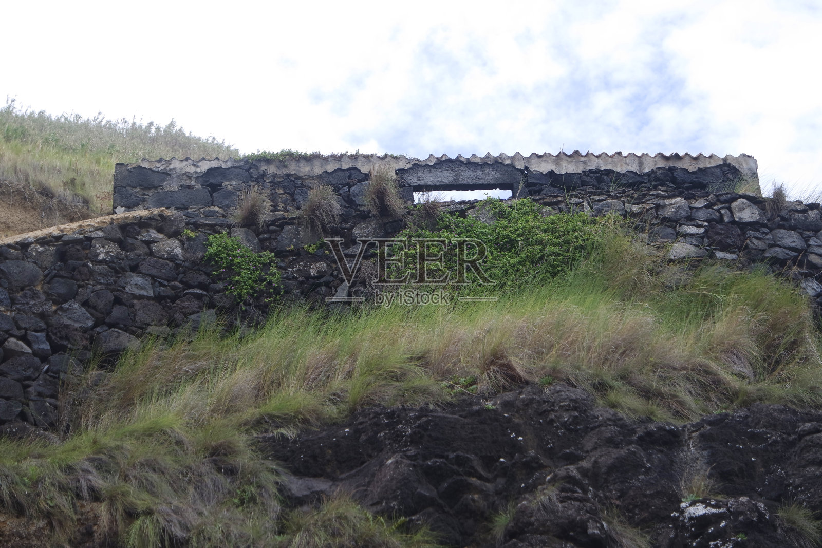 亚速尔群岛上风景优美的绿色山景照片摄影图片