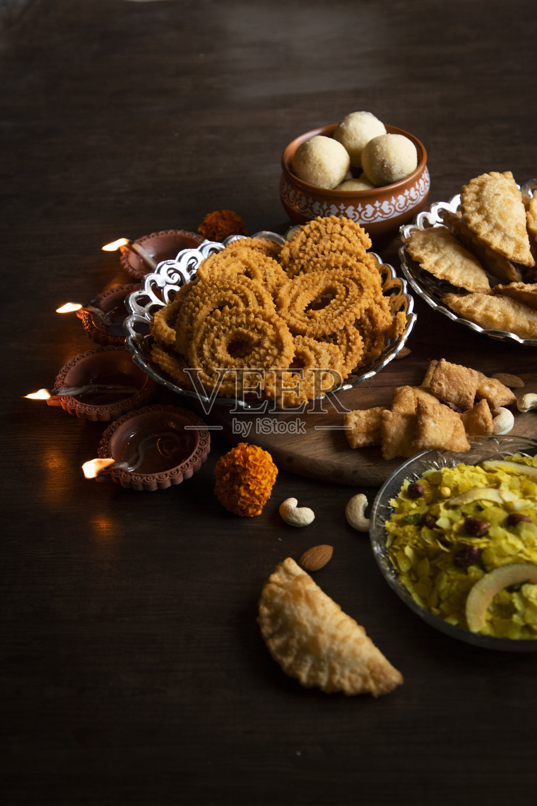 来自印度马哈拉施特拉邦的排灯节小吃/排灯节faral/节日食品/节日小吃照片摄影图片