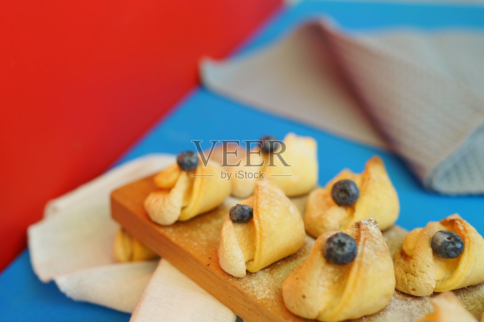 色彩鲜艳的浆果饼干照片摄影图片