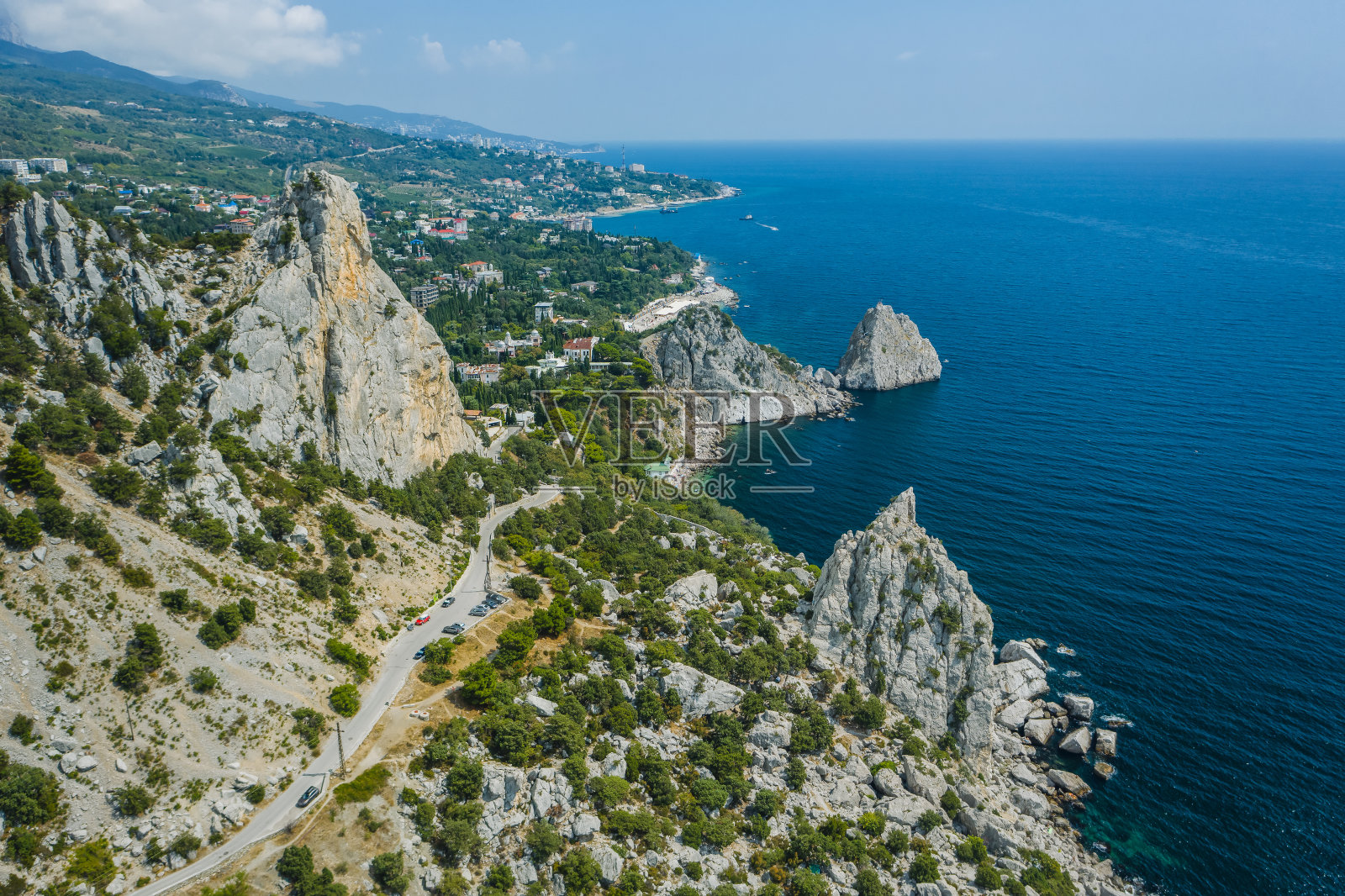 鸟瞰图的美丽风景的西米兹地区。猫山，Diva和Penea，天鹅翼岩，海岸线和海滩。克里米亚照片摄影图片