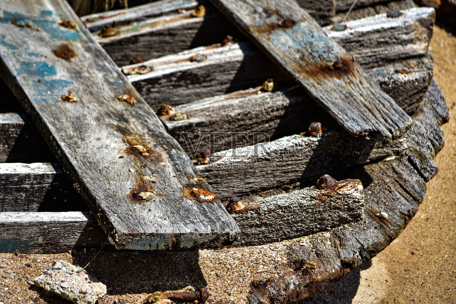 在班昌Samaesan，一艘沉船的龙骨照片摄影图片