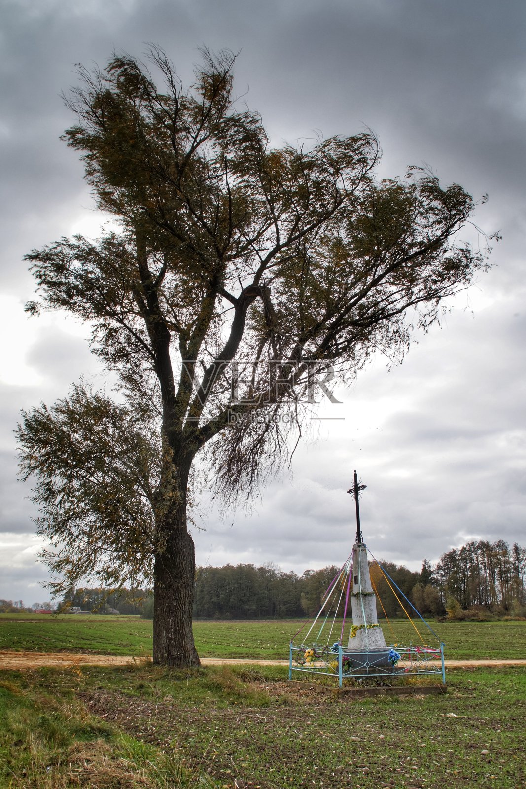 路边的圣地照片摄影图片