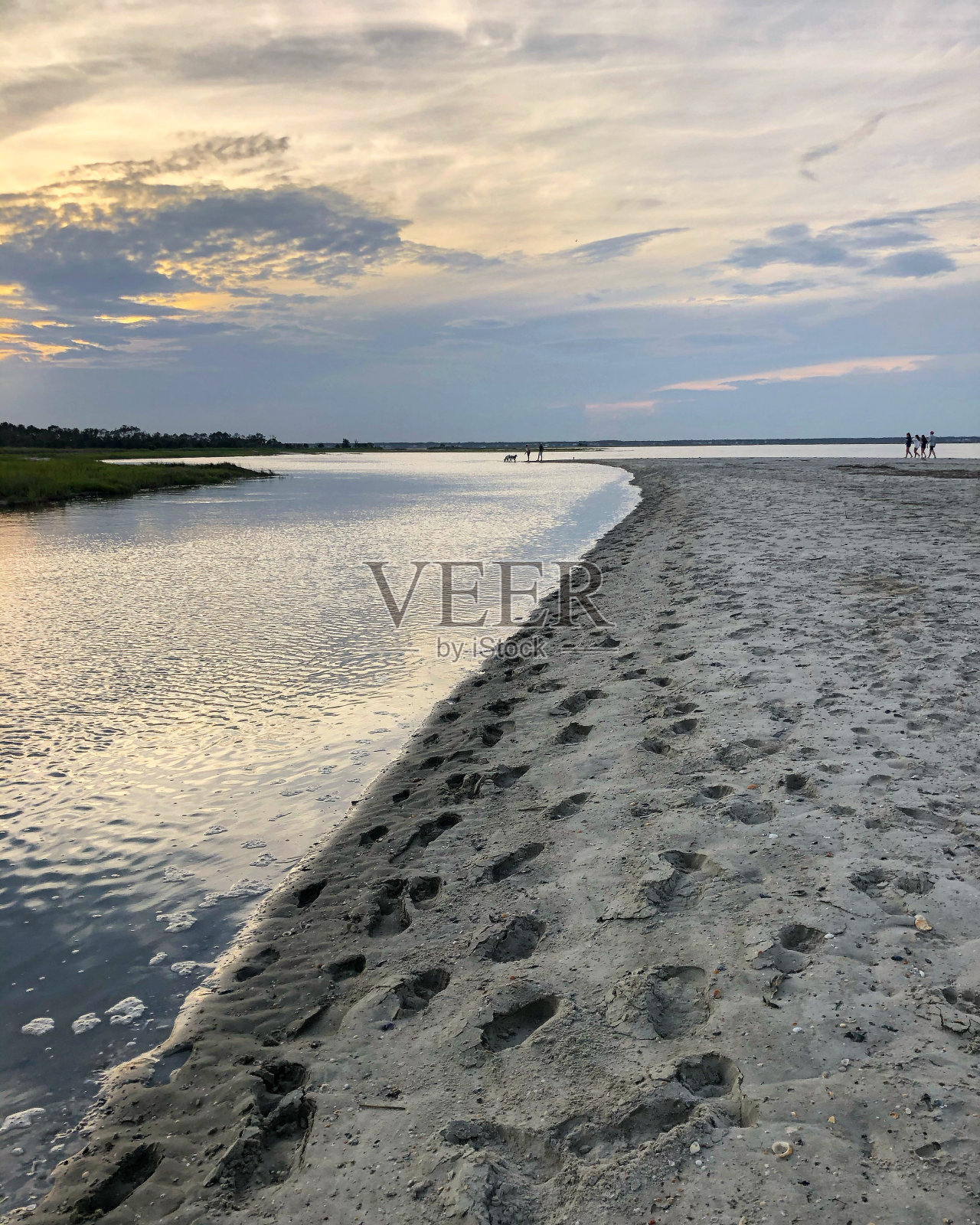 沙滩上的脚印照片摄影图片