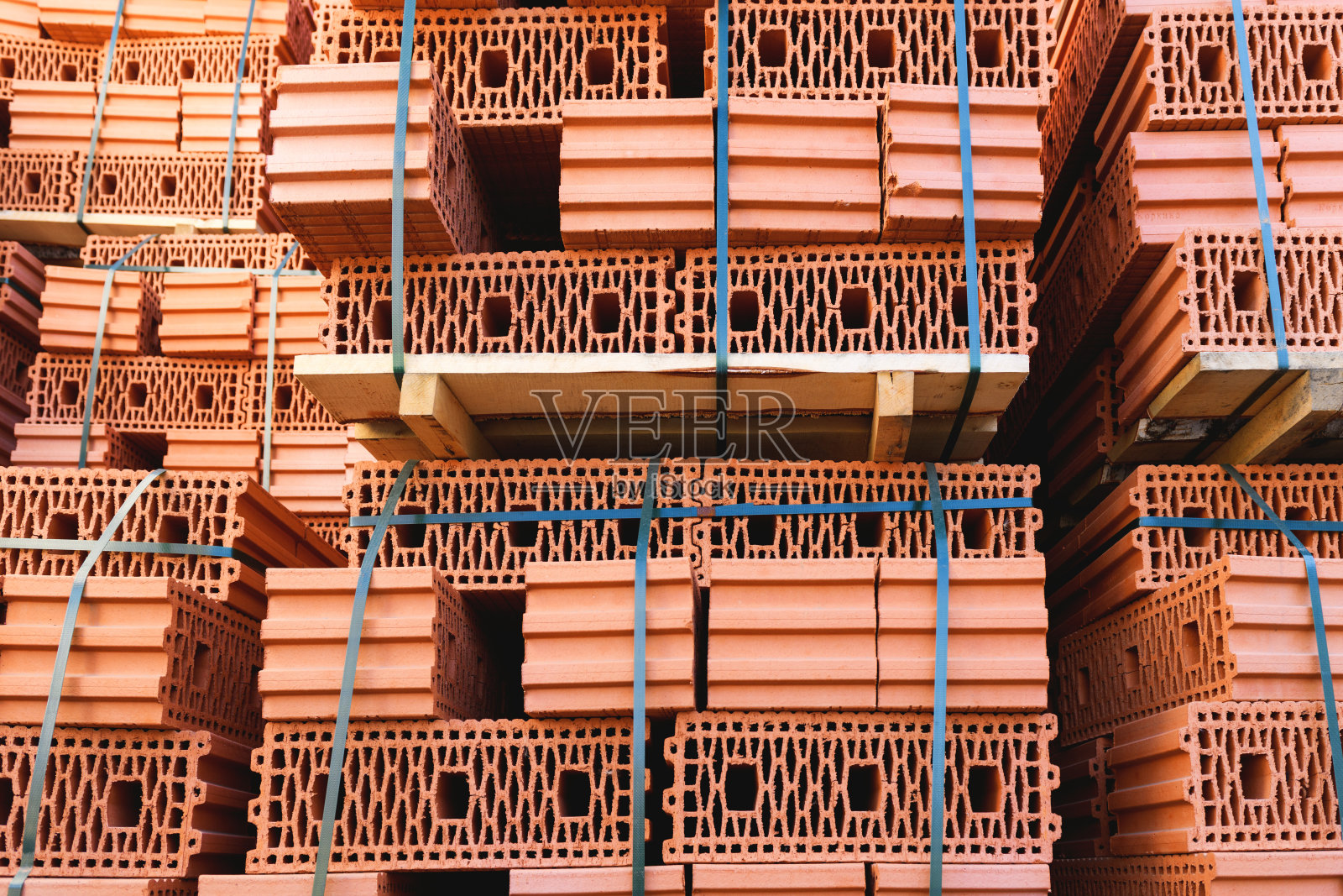 陶瓷砖在建筑市场上的托盘，关闭照片摄影图片