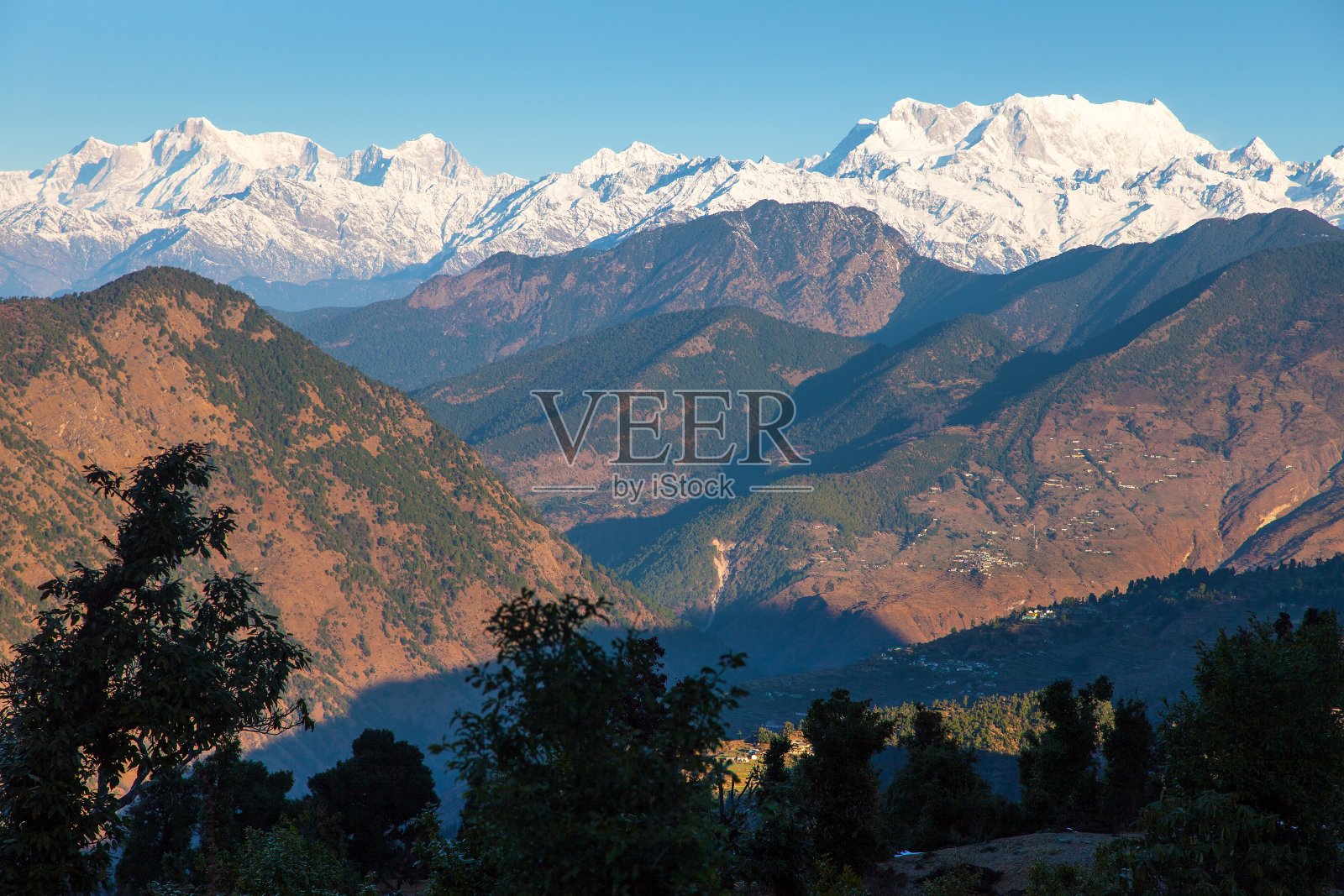 Chaukhamba山印度喜马拉雅山脉照片摄影图片