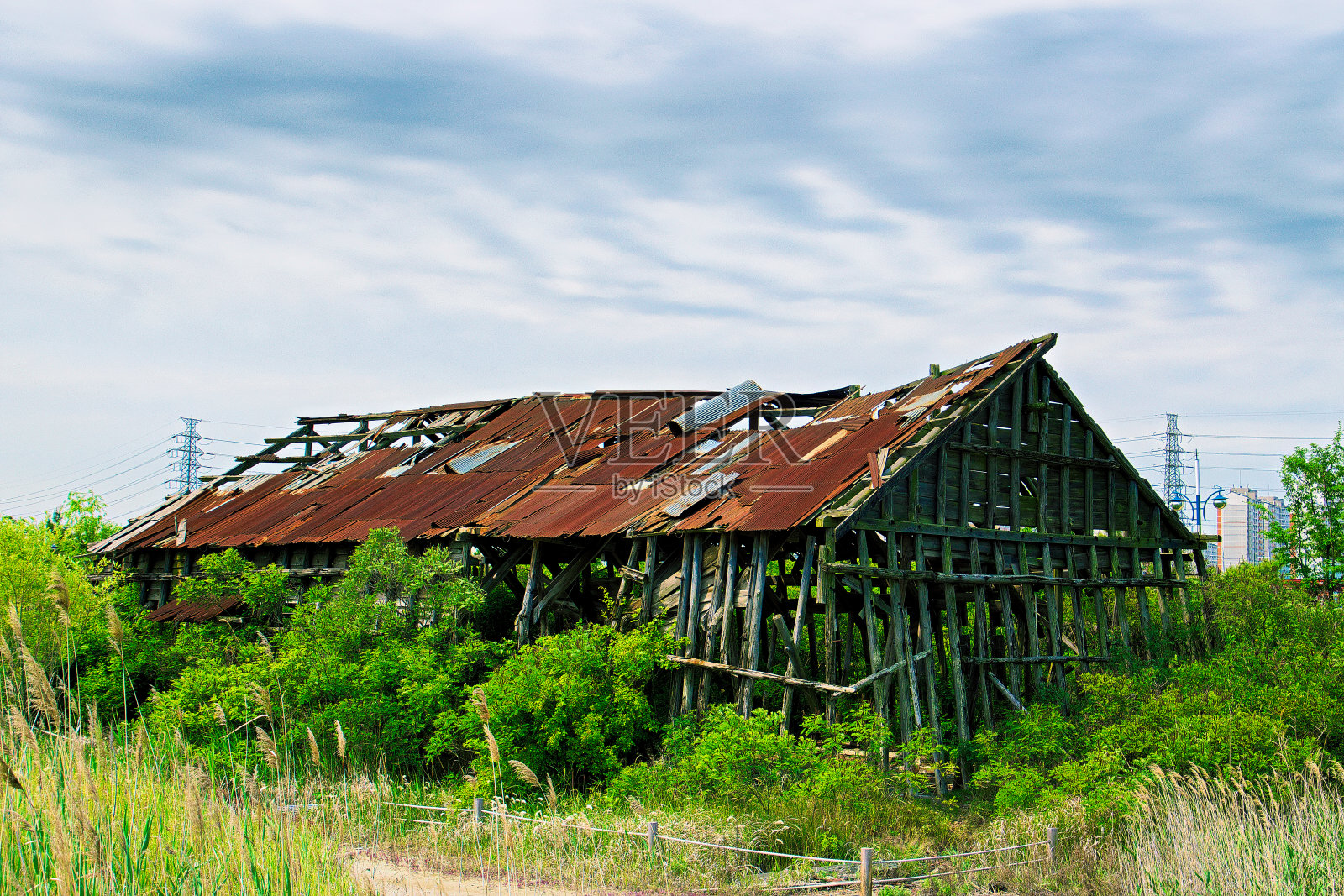 被毁的盐仓库照片摄影图片
