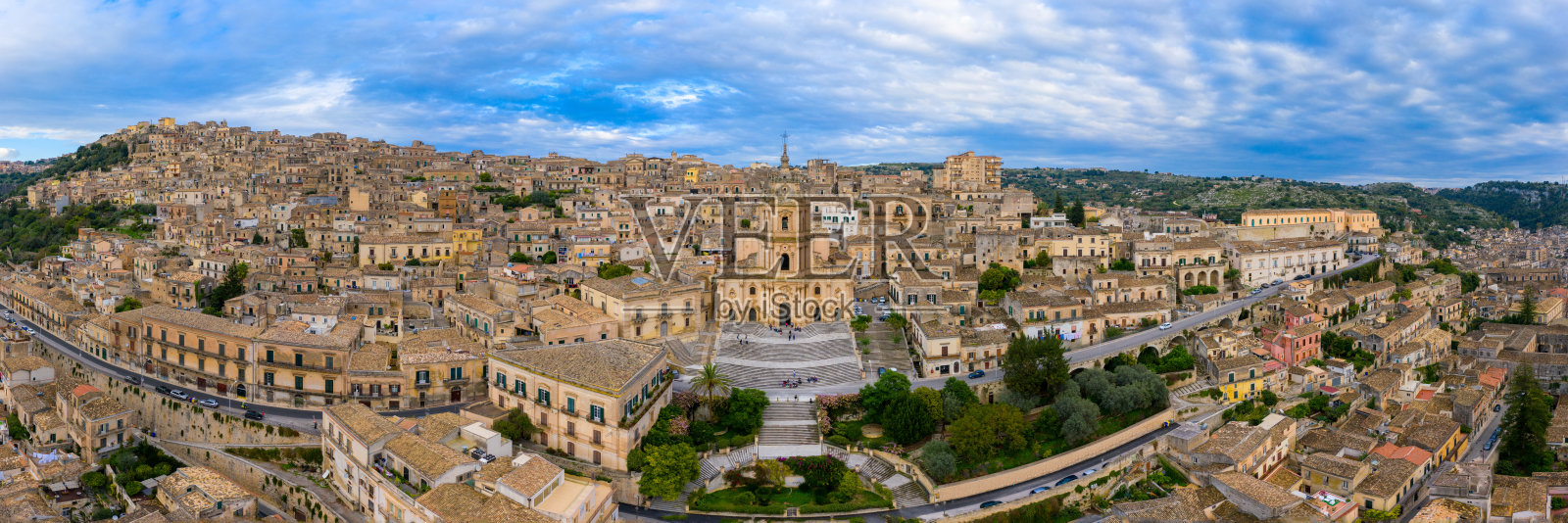 莫迪卡圣乔治大教堂，西西里巴洛克艺术的典范。西西里、意大利南部。摩迪卡(拉古萨省)，巴洛克风格的城镇。意大利西西里岛。照片摄影图片