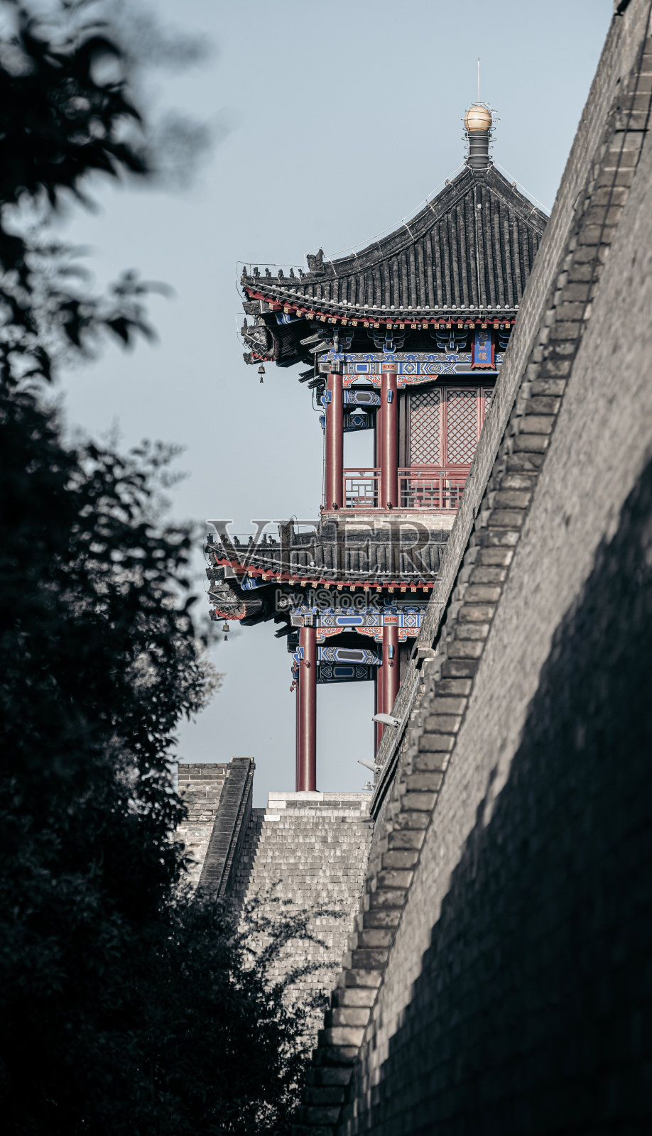 古城墙上的瞭望塔照片摄影图片