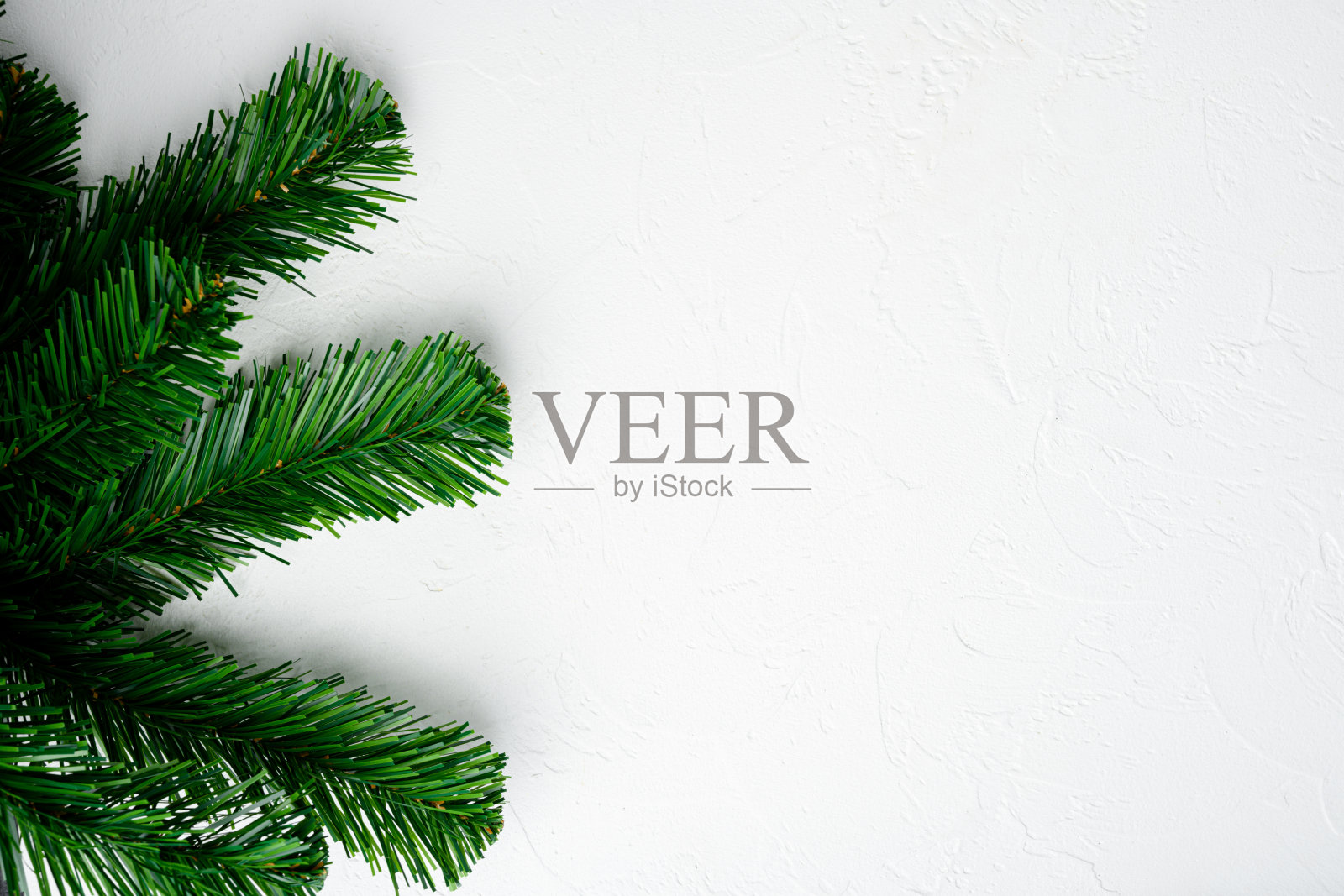 创意圣诞小玩意装饰，顶视图平铺，在白色石头桌子背景，文本复制空间照片摄影图片