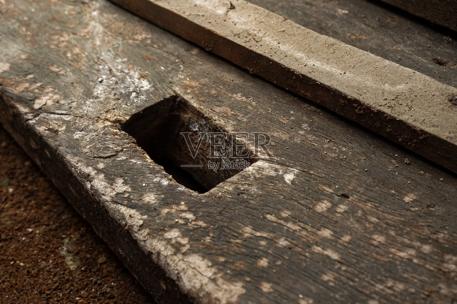 地上铺着旧木板照片摄影图片