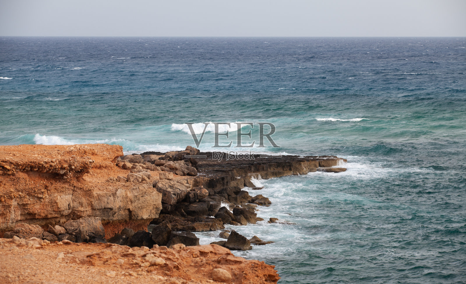 地中海沿岸的岩石照片摄影图片