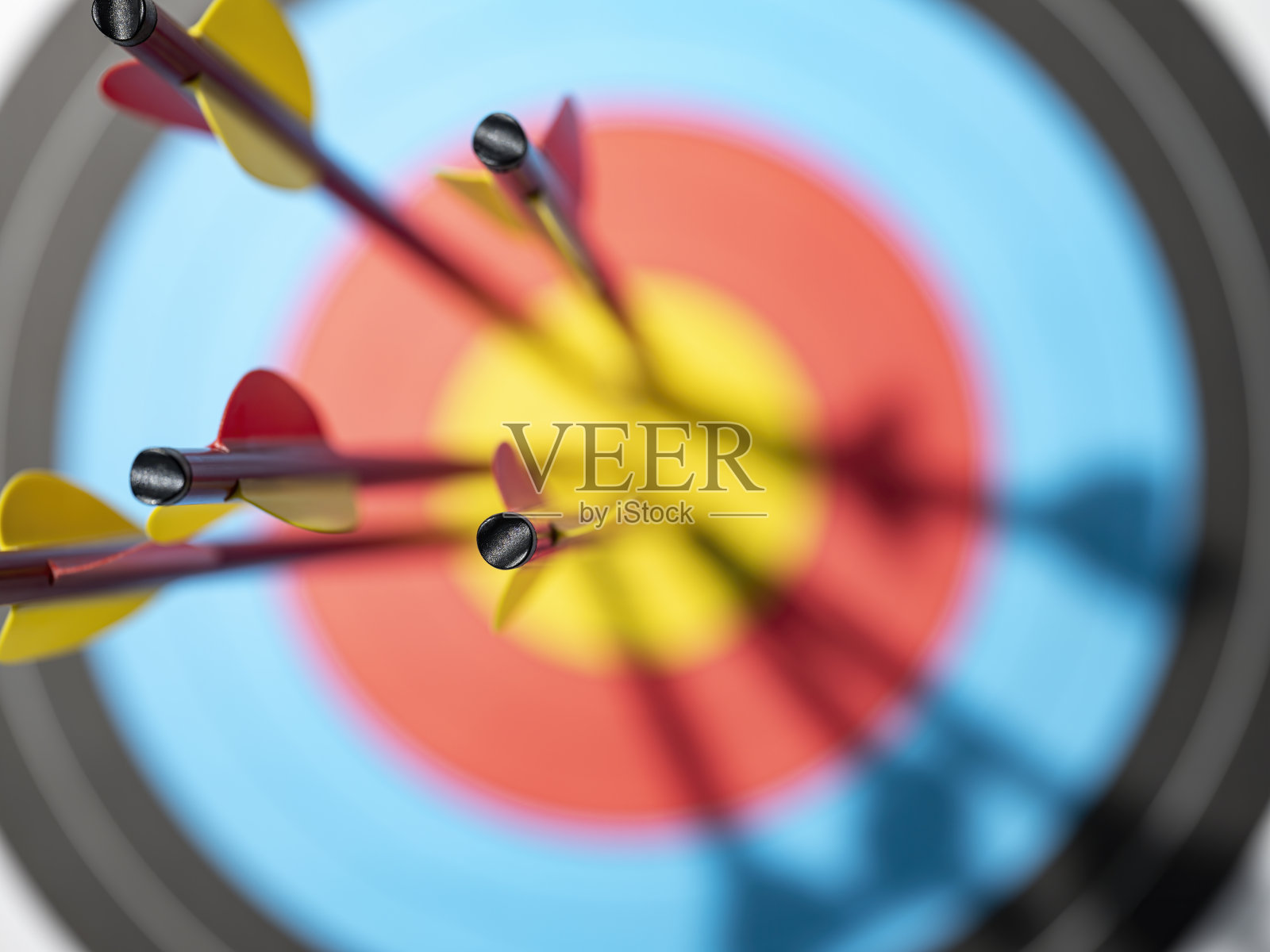 射中靶心的箭。照片摄影图片