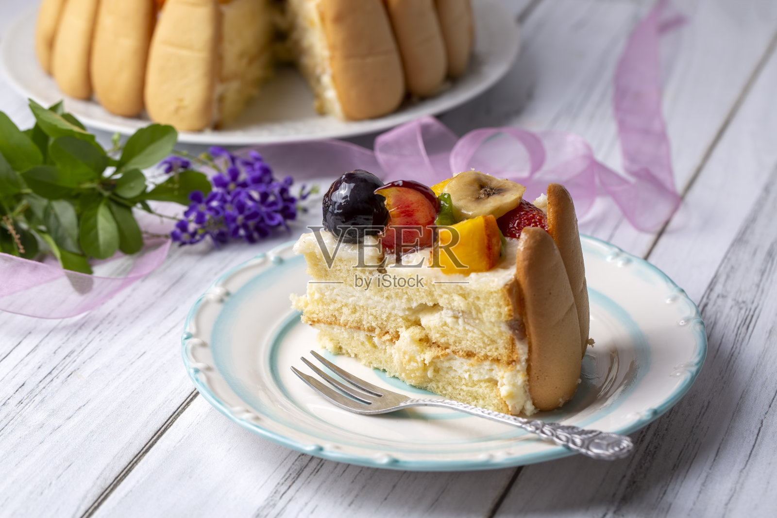 美味水果蛋糕(土耳其语;meyveli意大利面，karsik meyveli意大利面)照片摄影图片