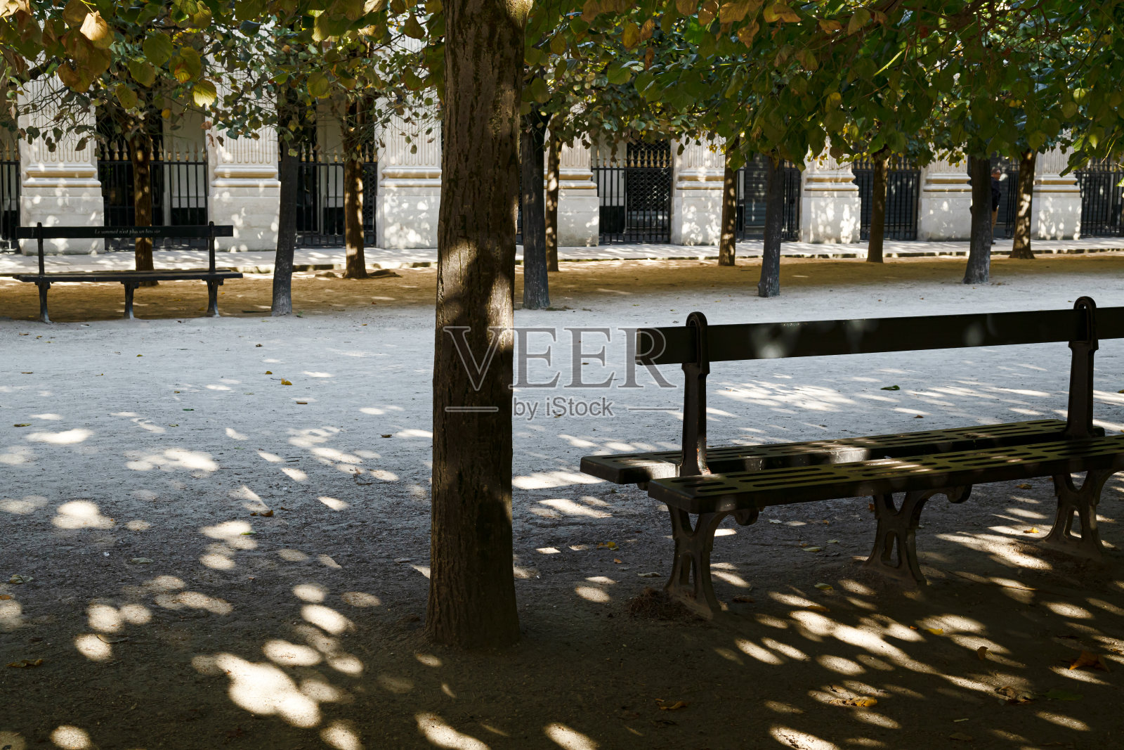 秋天公园长椅照片摄影图片