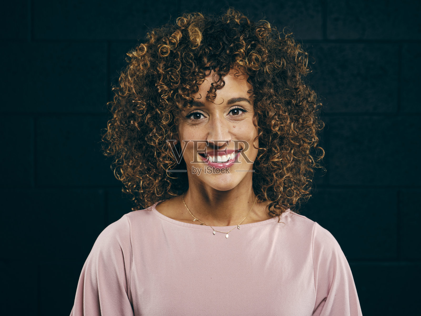 一个女人的头像照片摄影图片