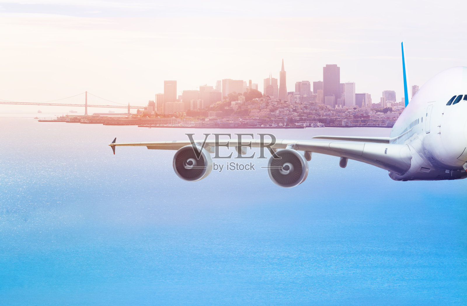 飞机在旧金山湾的前视图照片摄影图片