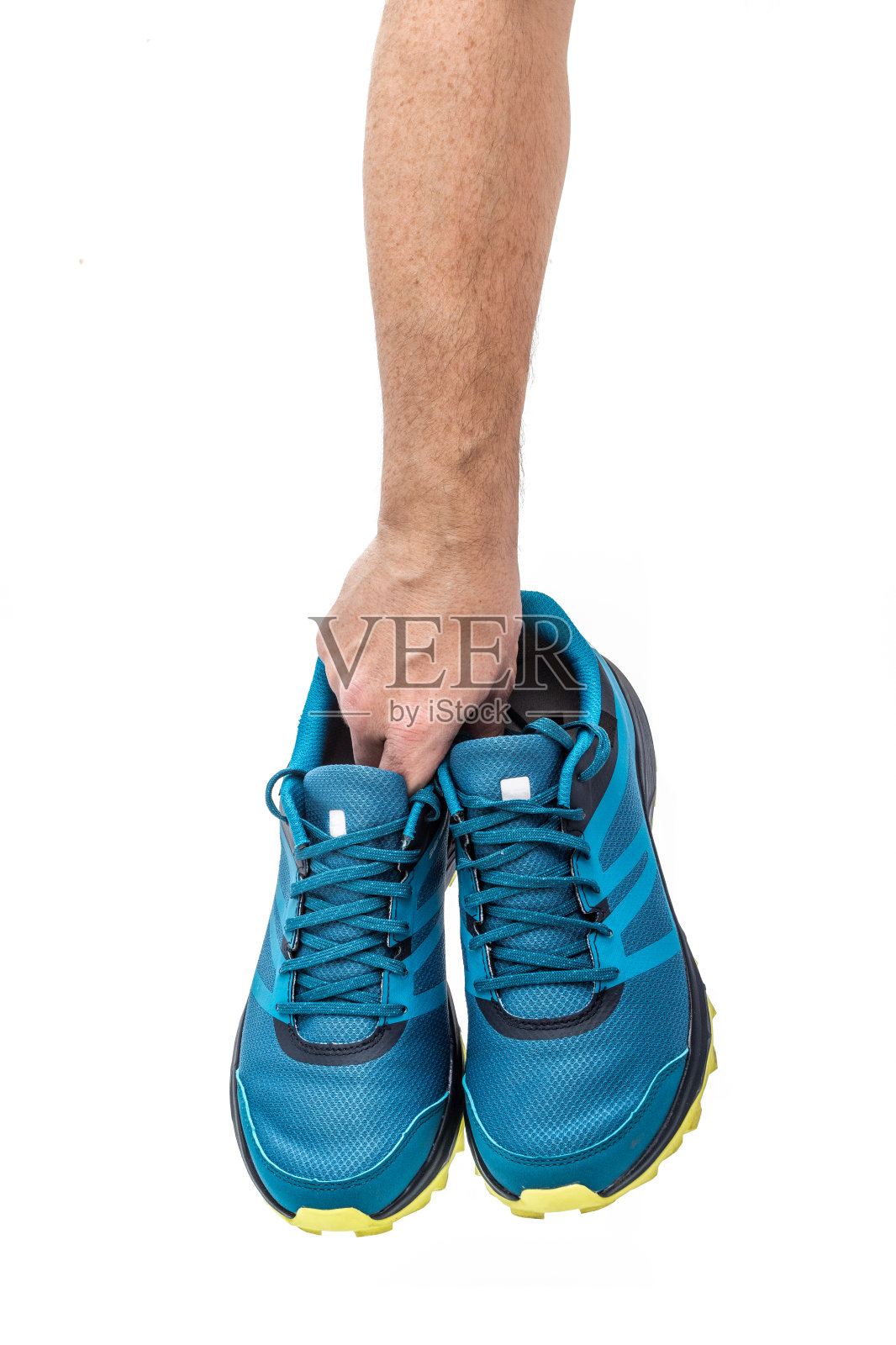 一双男式越野运动鞋照片摄影图片