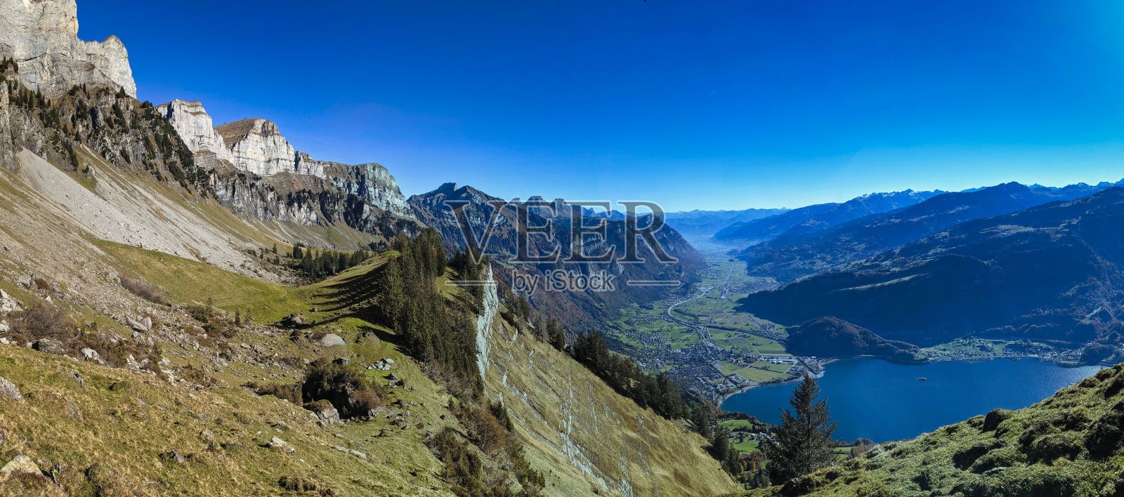 萨加斯·瓦伦施塔特的全景图。美丽的秋日徒步前往沃伦湖的Churfirsten。Chaserrugg照片摄影图片