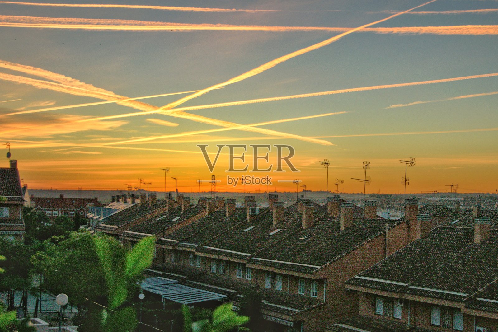 凝结轨迹。照片摄影图片