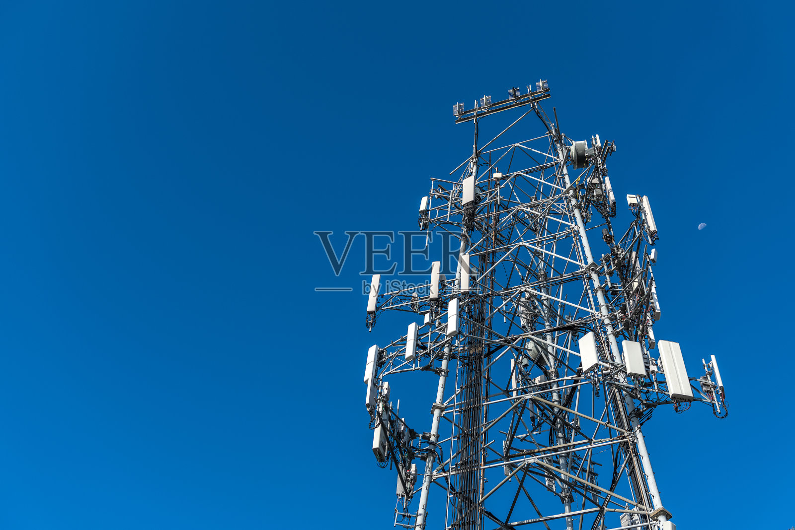 打个电话回家照片摄影图片