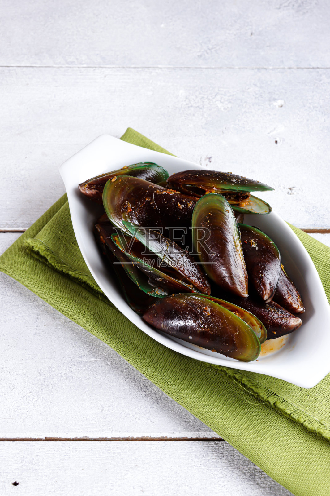 青贻贝甜酸汁。青贻贝配酸甜酱。照片摄影图片