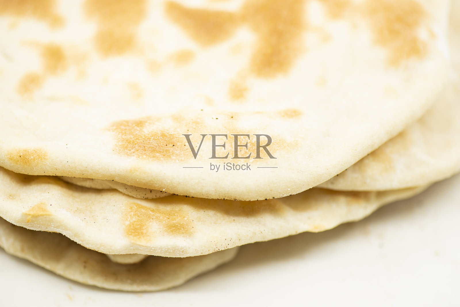 新鲜出炉的皮塔面包照片摄影图片