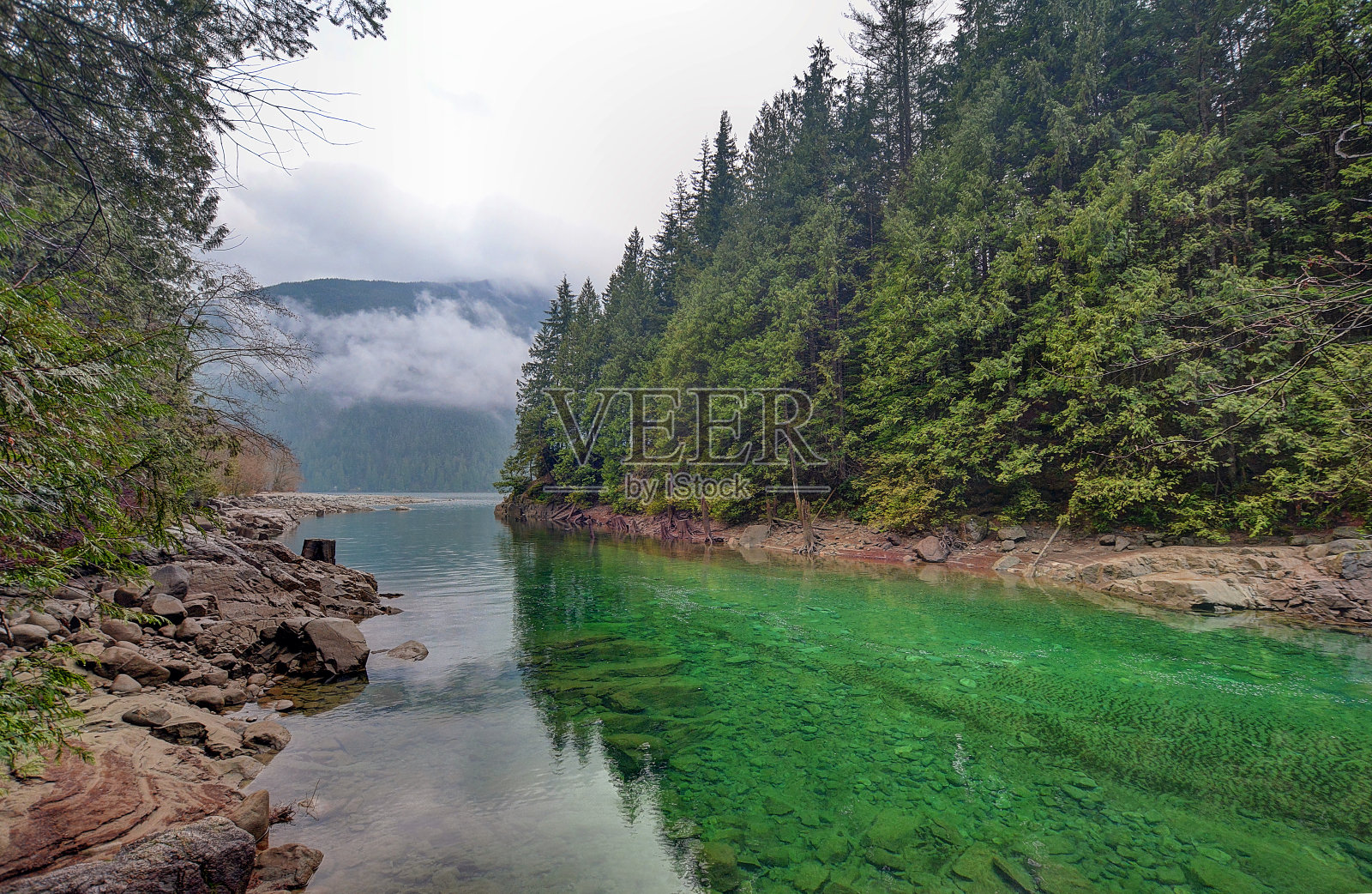 加拿大BC省阿卢埃特湖照片摄影图片