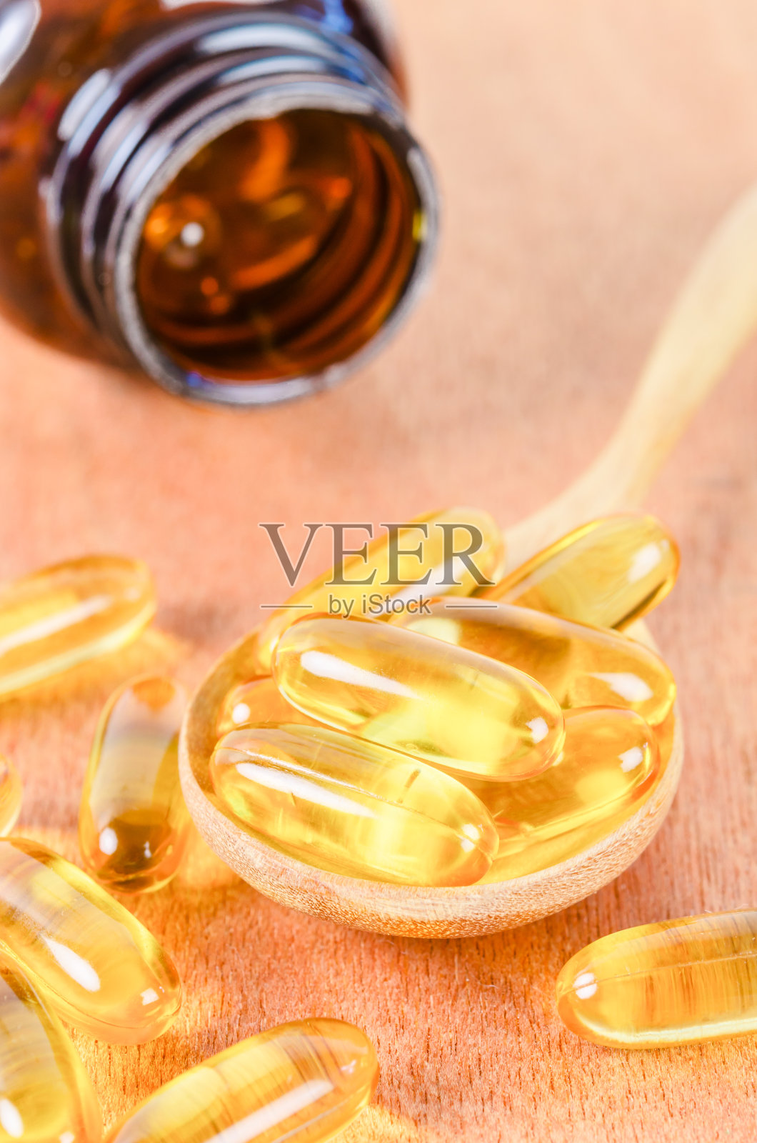 木勺鱼油胶囊照片摄影图片