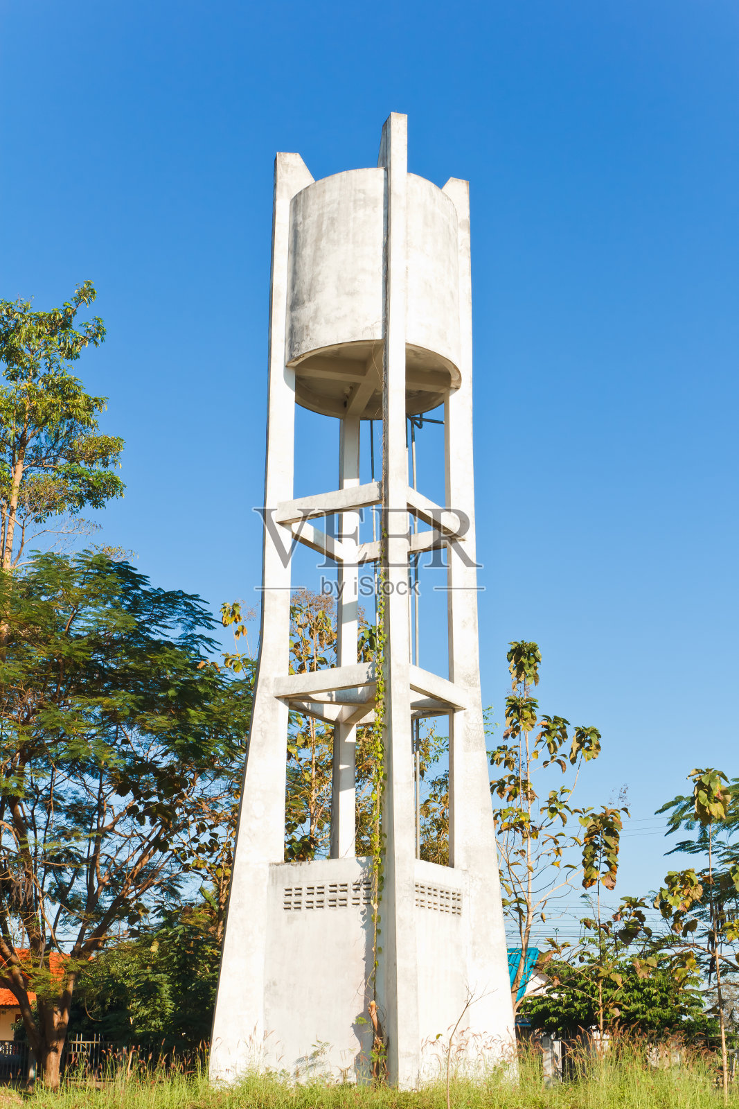 水塔水箱。照片摄影图片