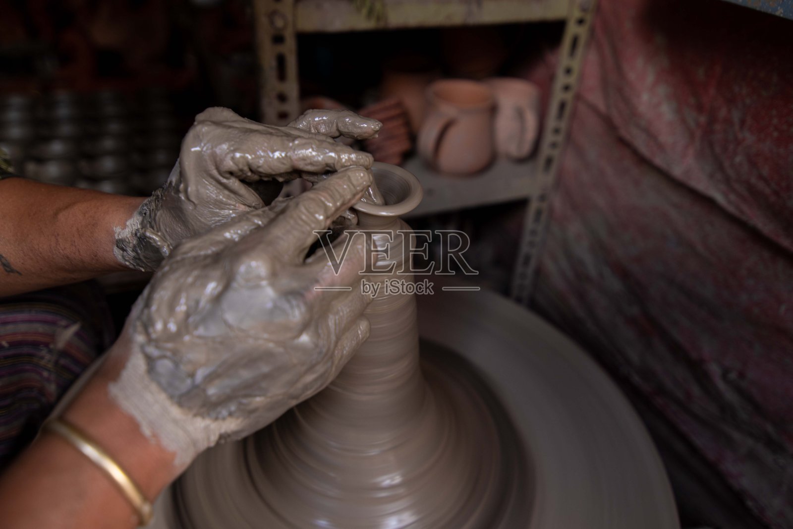 “Pala”，传统的土制油灯照片摄影图片