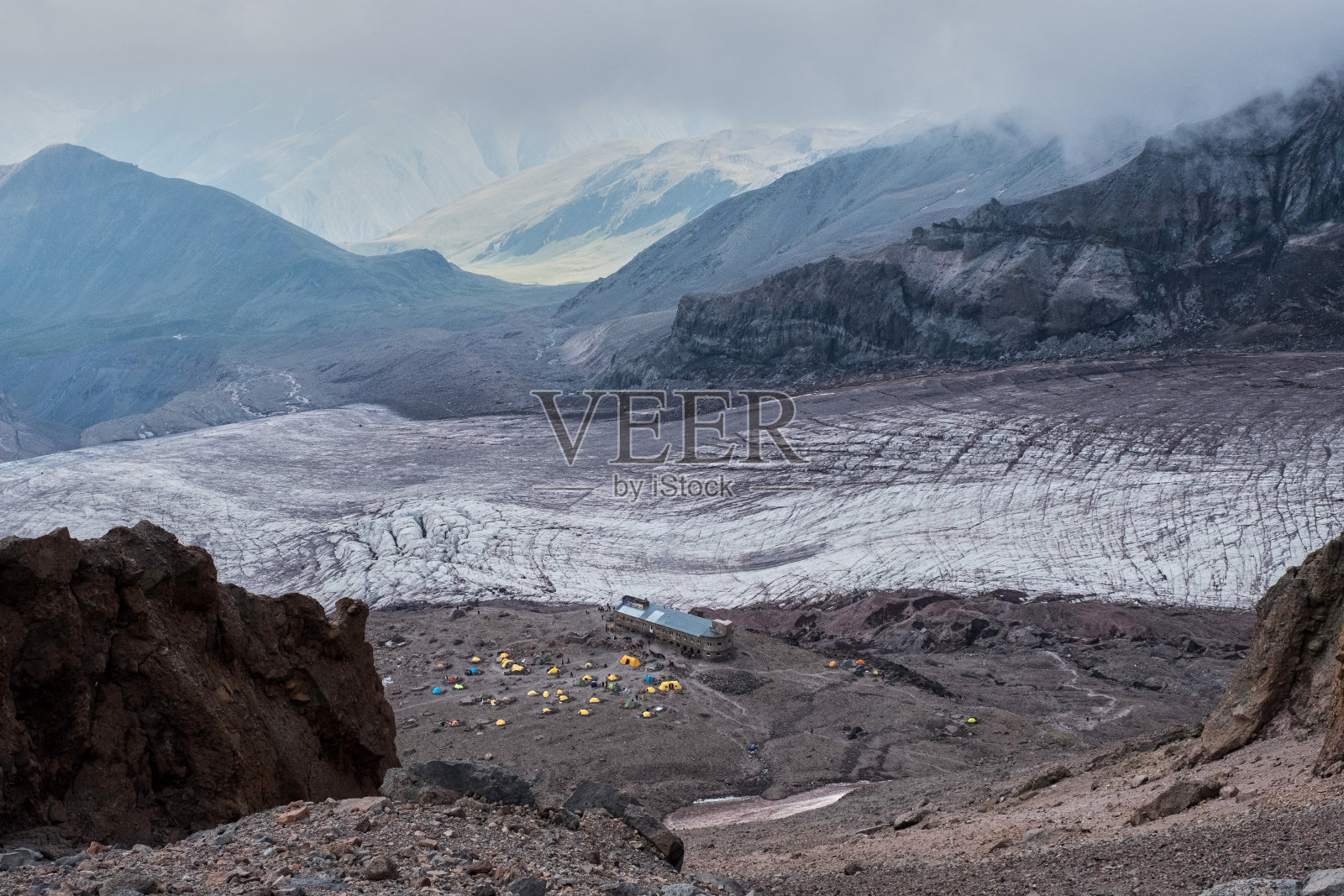 观景Gergeti气象站照片摄影图片