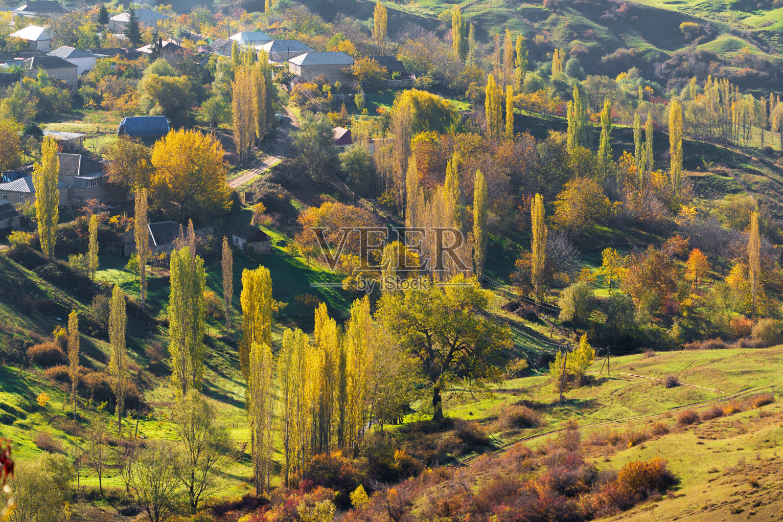 秋天小村庄的景色照片摄影图片