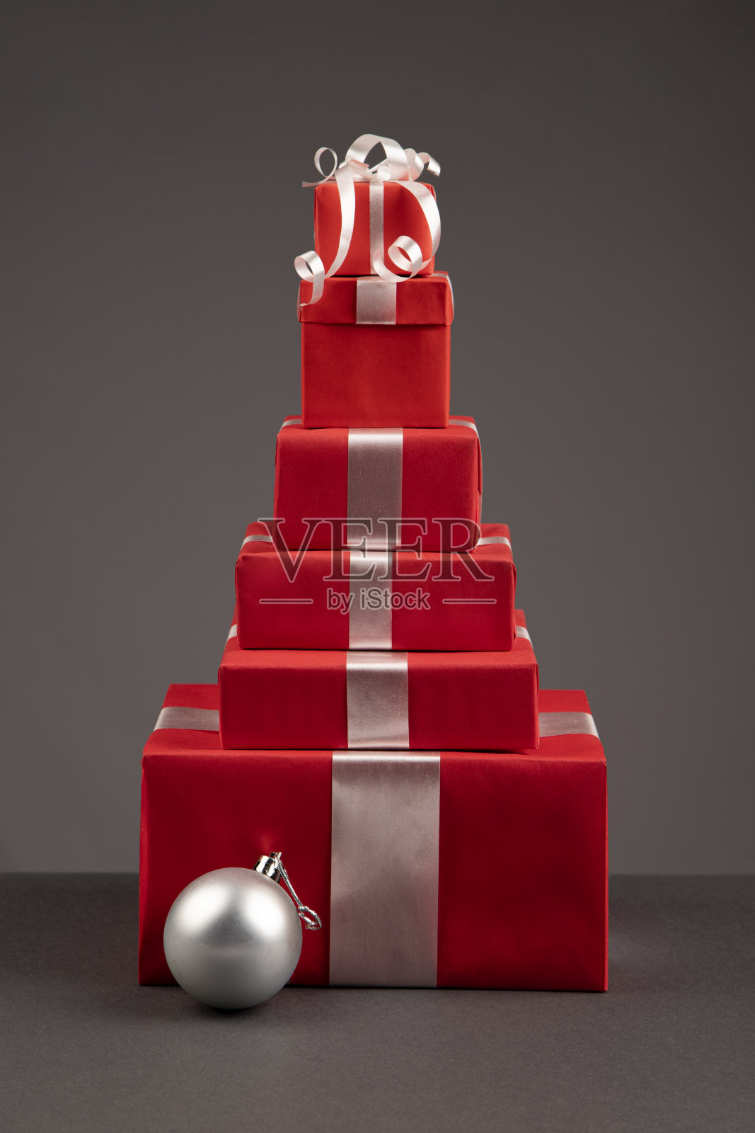 红色的礼品盒照片摄影图片