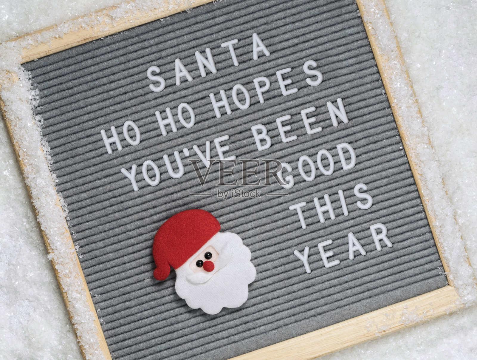 信板上写着冬日的问候照片摄影图片