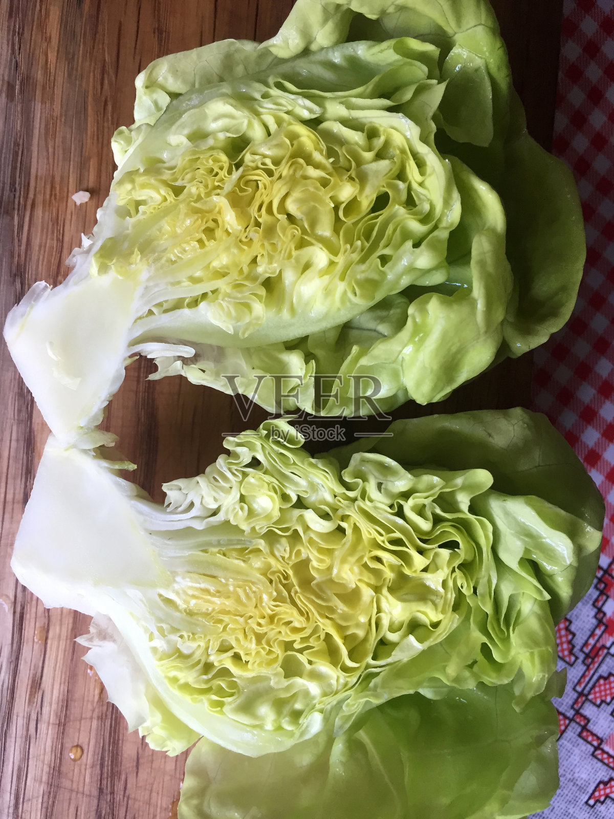 下摆裁成圆角的新鲜的沙拉照片摄影图片