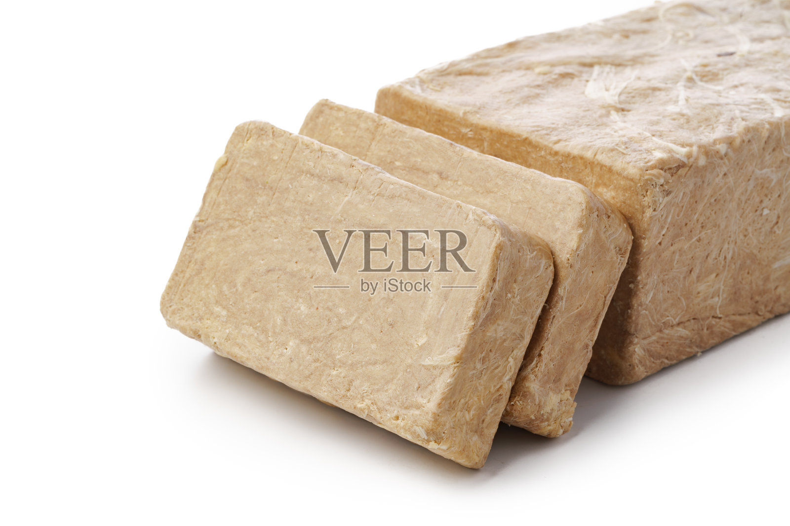 土耳其甜点halva切片孤立在白色照片摄影图片