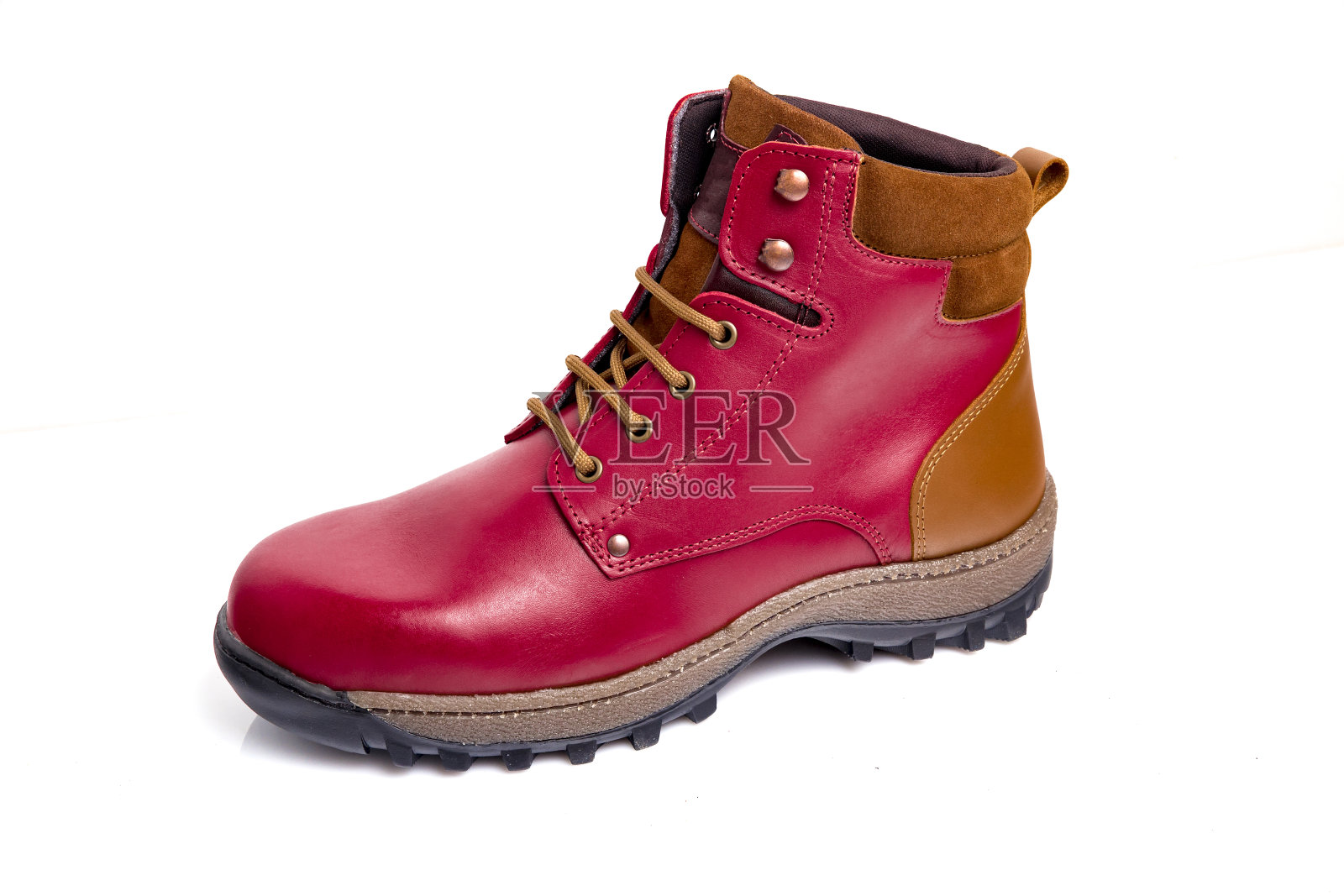 男皮靴在白色背景的各种颜色。照片摄影图片