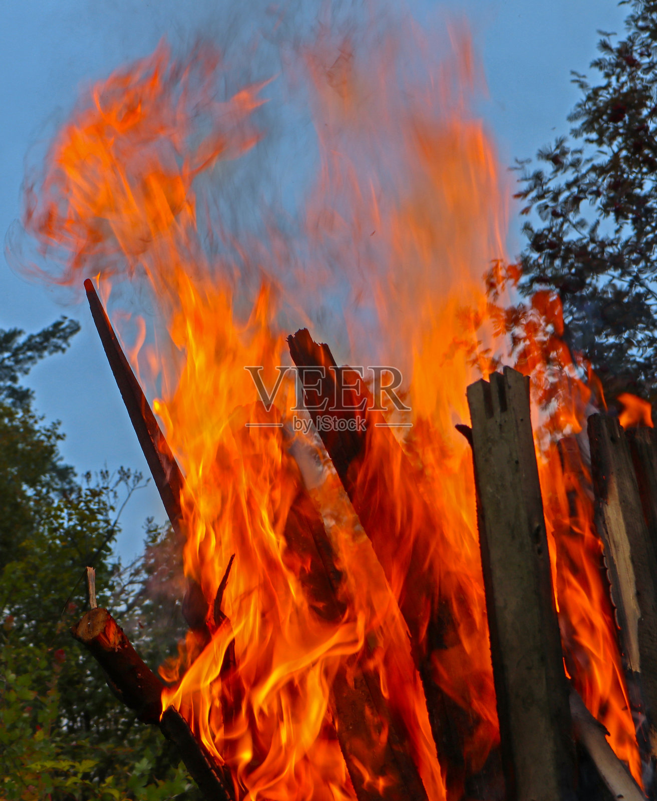 燃烧的火。照片摄影图片