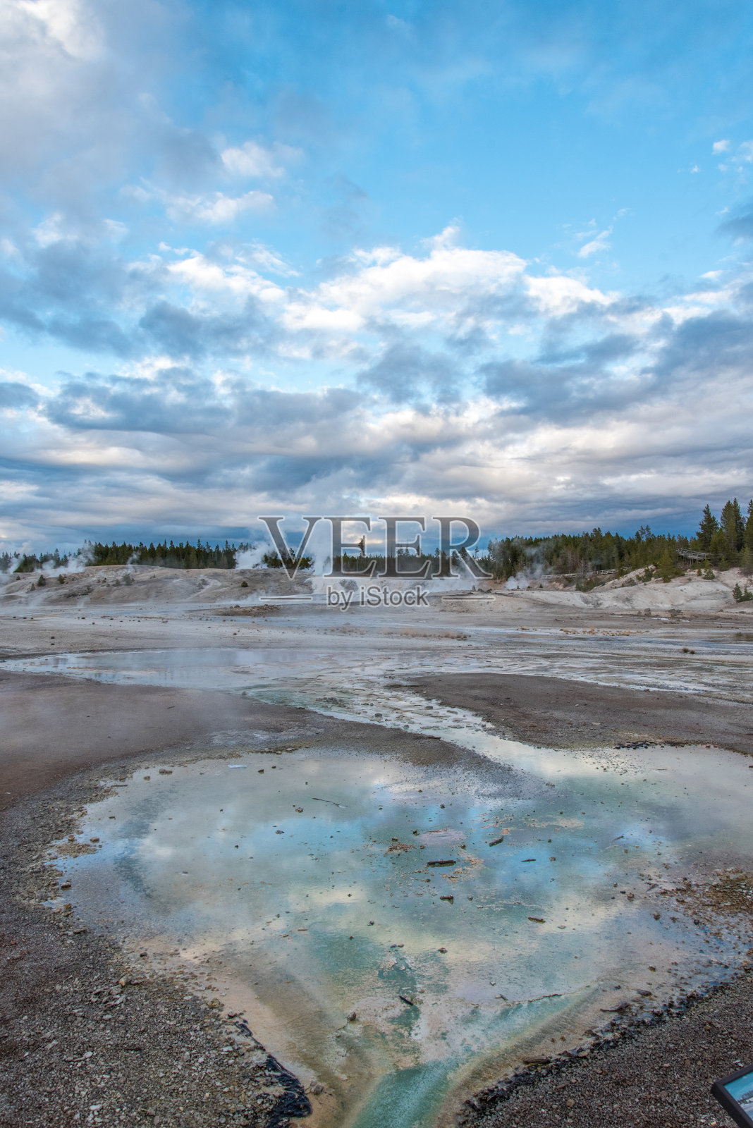 著名的黄石国家公园的蒸泥舱区照片摄影图片