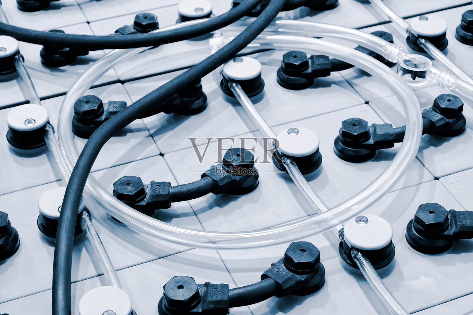 背景选择聚焦电动汽车锂电池组和电池内部接线。照片摄影图片