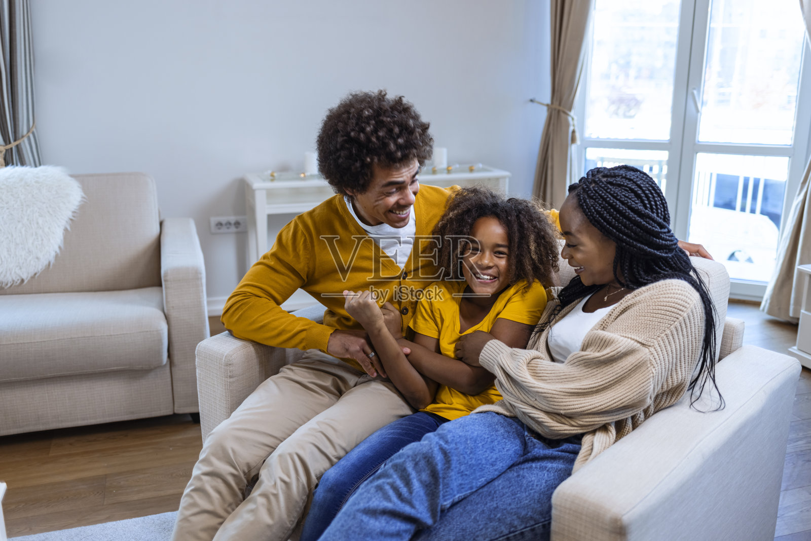 她的幸福使我们幸福照片摄影图片