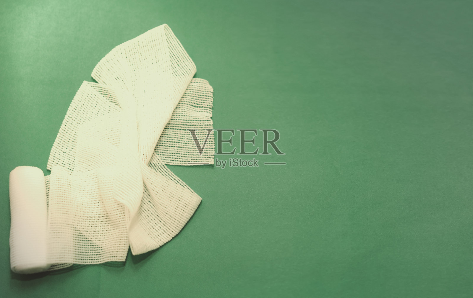 皱巴巴的纱布卷照片摄影图片