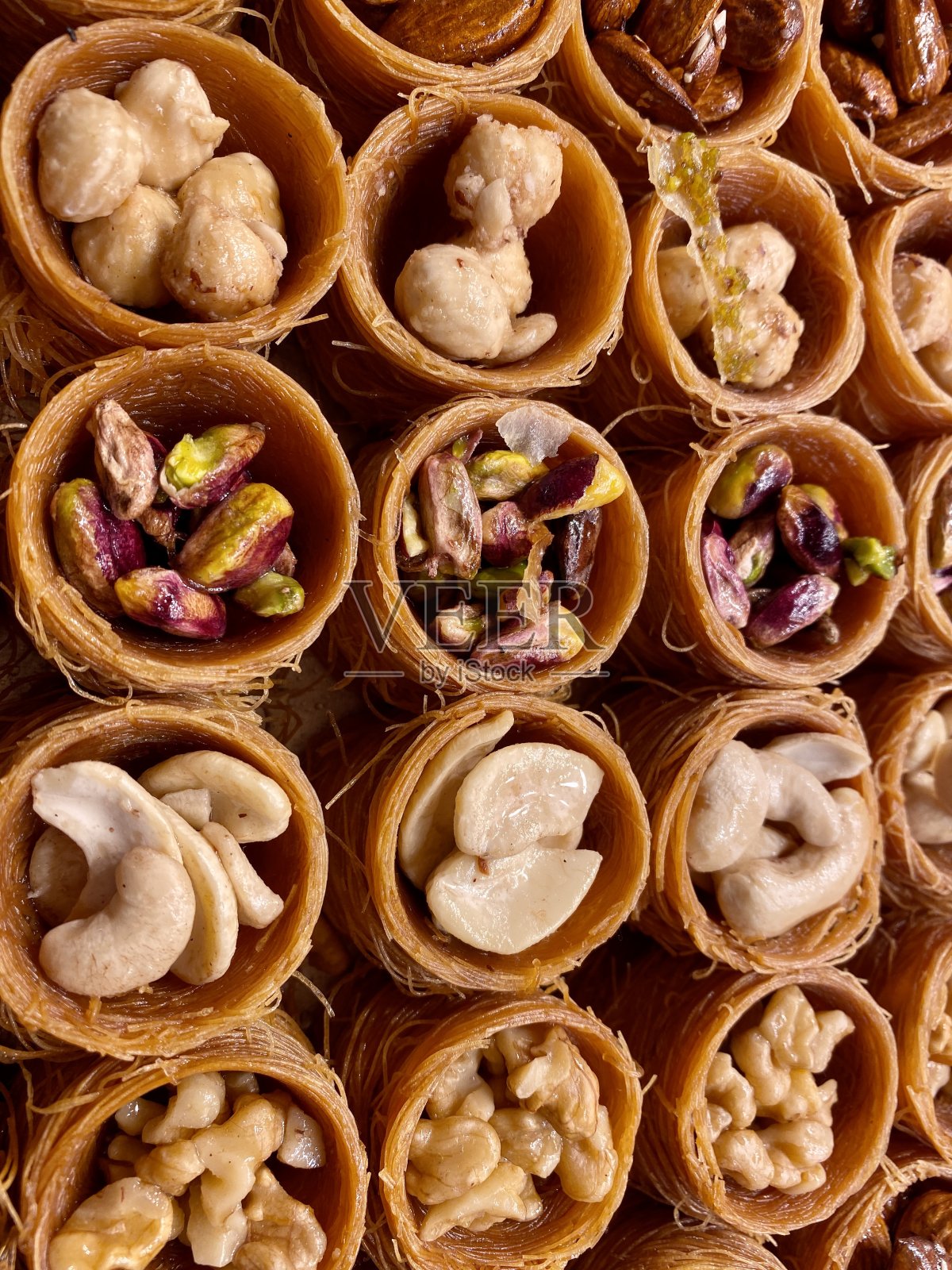 土耳其甜点特写(果仁蜜酥)照片摄影图片