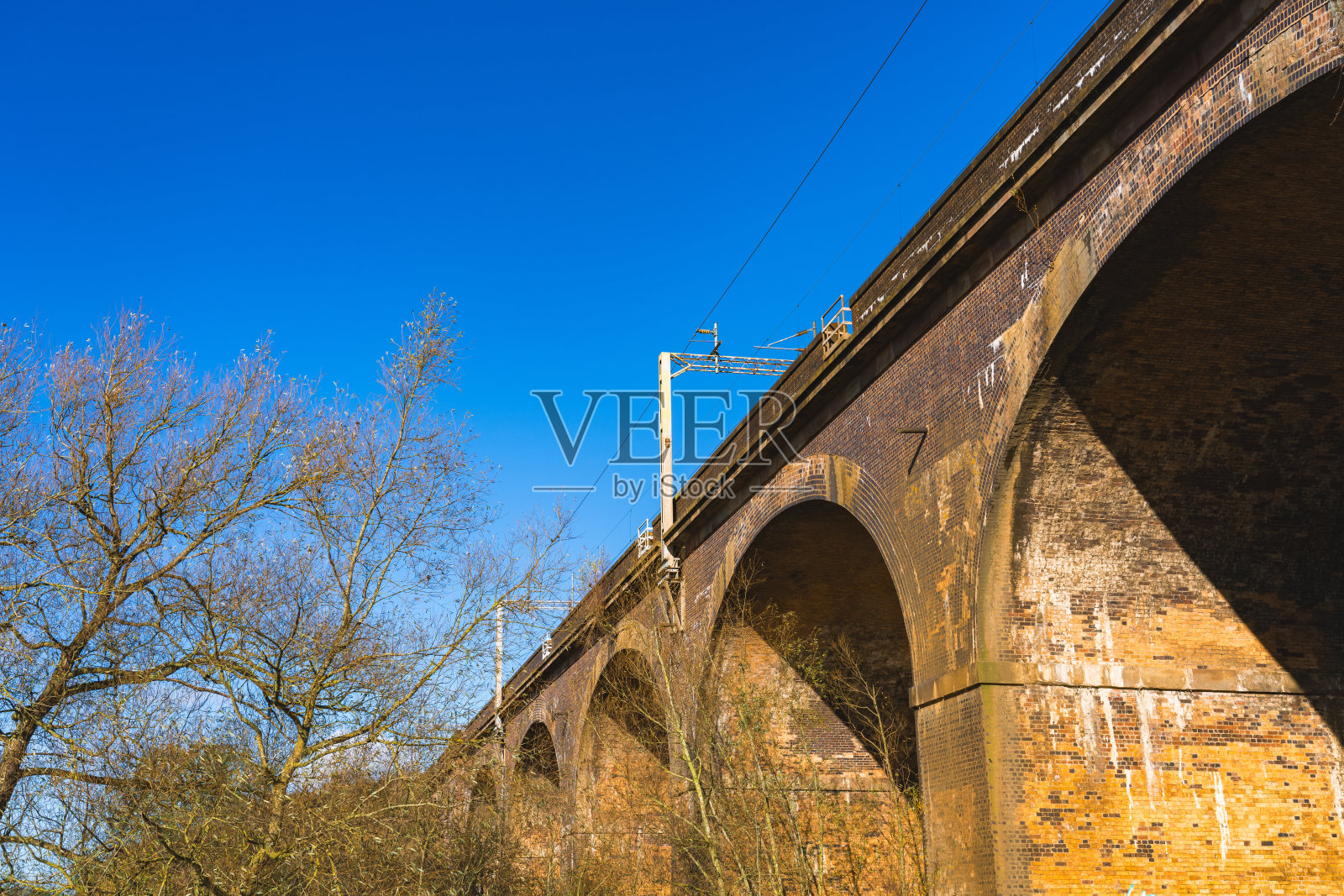 红砖铁路高架桥在ribble山谷。英国铁路照片摄影图片