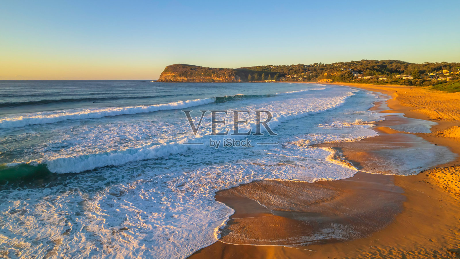 在空中冲浪，欣赏日出的海景照片摄影图片