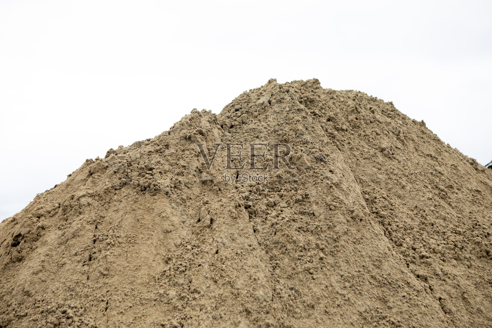 在一堆沙子上照片摄影图片